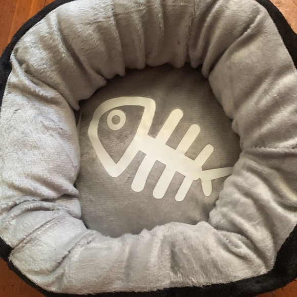 HOST PICK Bundle of Cozy comfortable very small kitten cat bed plus 3 items - Picture 8 of 12